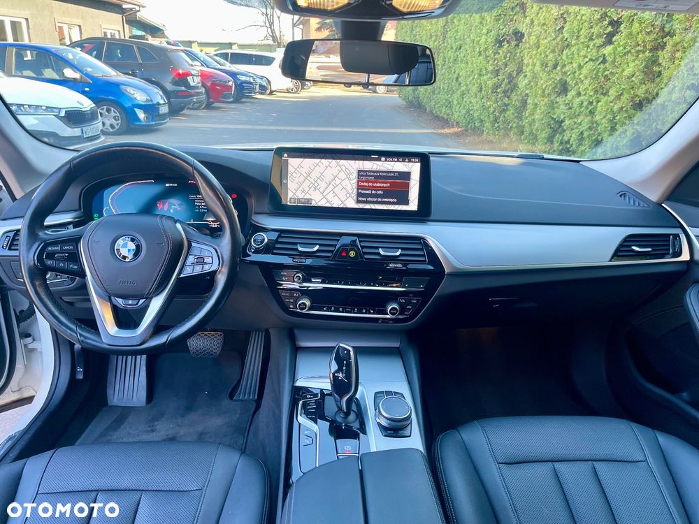 BMW Seria 5 530e xDrive - 11