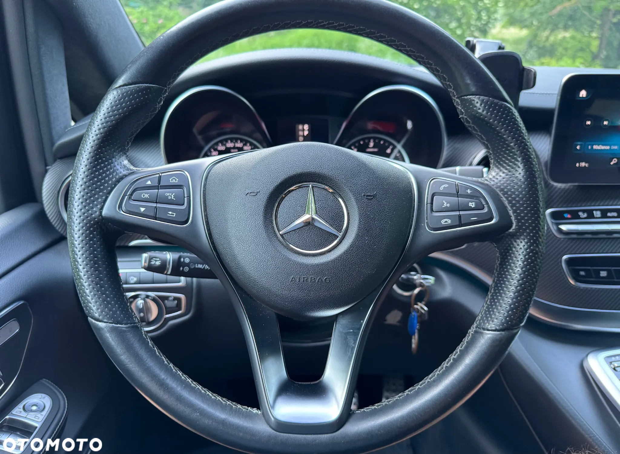 Mercedes-Benz Klasa V 300 d 4-Matic Exclusive 9G-Tronic (d³ugi) - 32