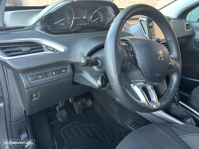 Peugeot 2008 1.2 PureTech Active - 18