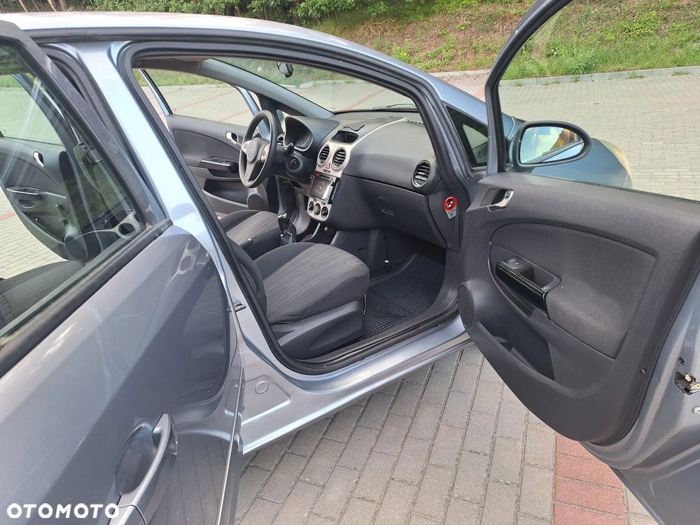 Opel Corsa 1.2 16V Cosmo - 15