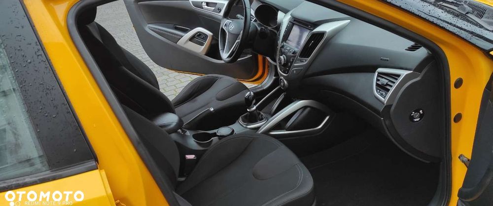 Hyundai Veloster - 30