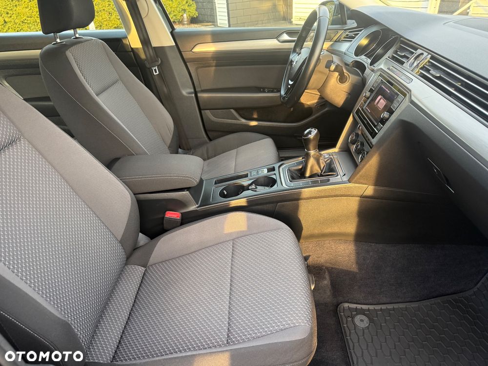 Volkswagen Passat 1.6 TDI BMT Comfortline - 10