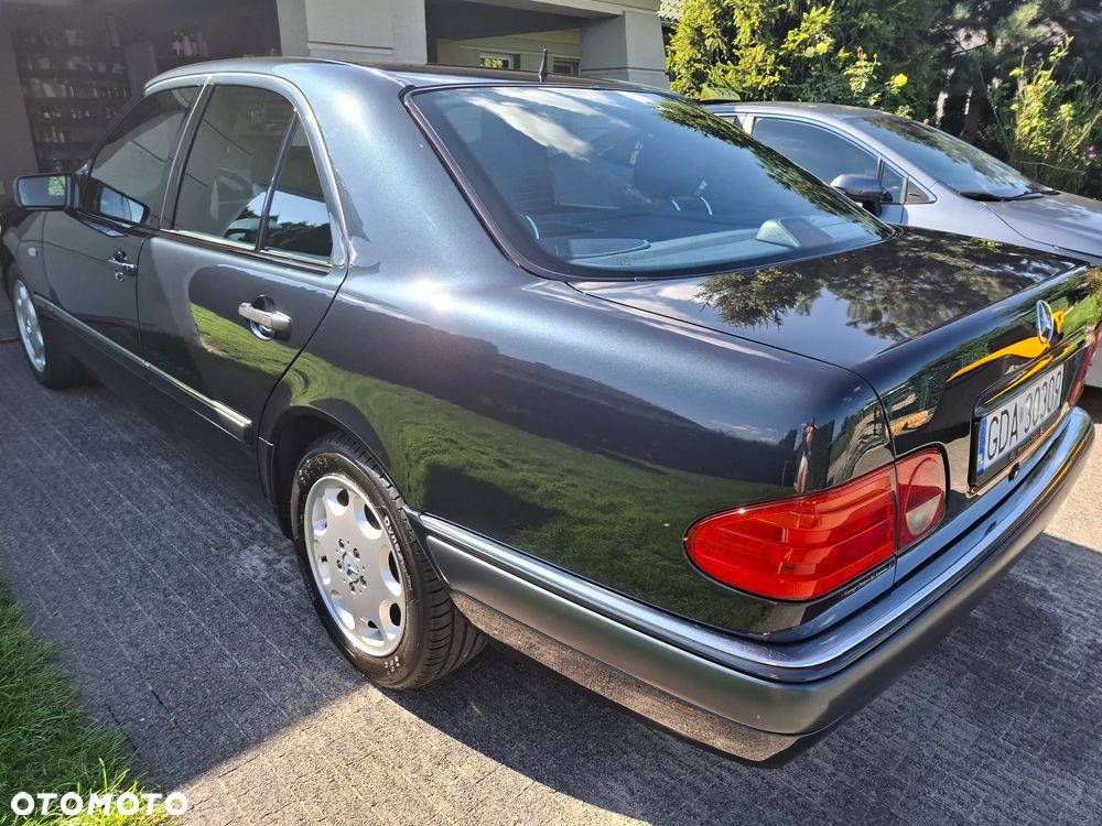 Mercedes-Benz Klasa E 280 4-Matic Elegance - 5