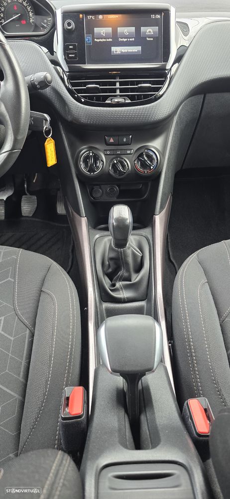 Peugeot 2008 1.2 PureTech Style - 24