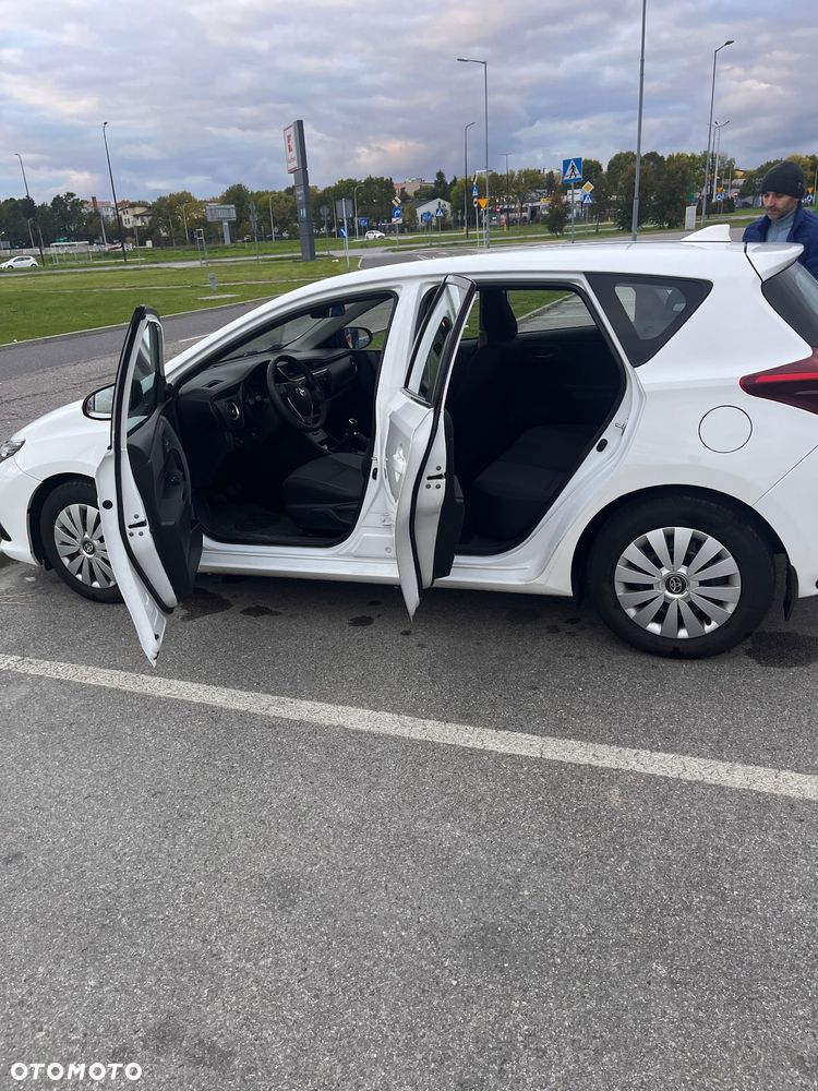 Toyota Auris - 4