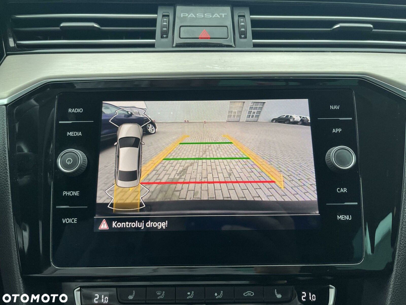 Volkswagen Passat 2.0 TDI Elegance DSG - 24