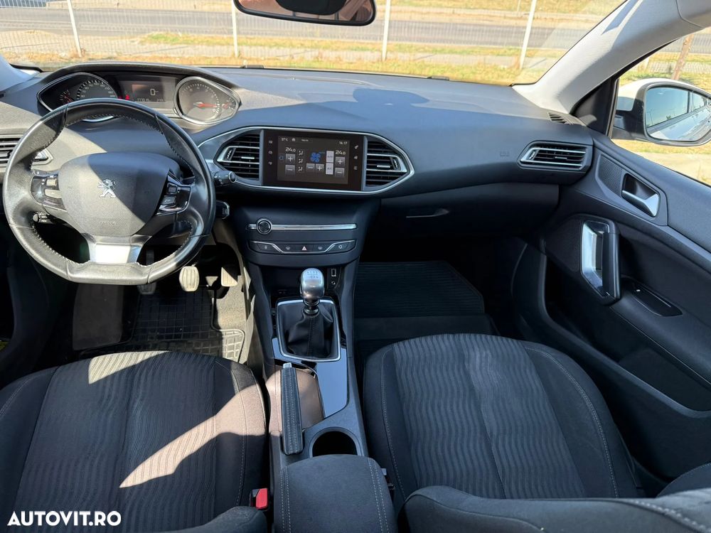 Peugeot 308 1.2 L PureTech Turbo Active - 22