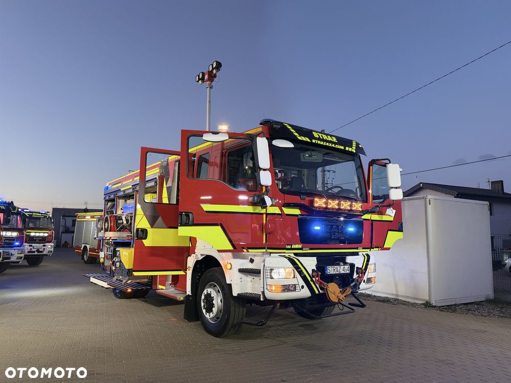 MAN TGM 18.340 4x4 Straż pożarna pojazd pożarniczy wóz strażacki MAN TGM 18.340 4x4 średni terenowy- uterenowiony 4x4 CNBOP 3000l wody wyciągarka mechaniczna reduktor blokady przedniego i tylnego mostu, maszt oświetleniowy - 35