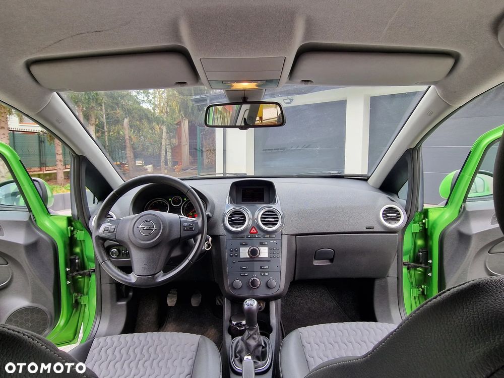 Opel Corsa 1.4 16V Cosmo - 10