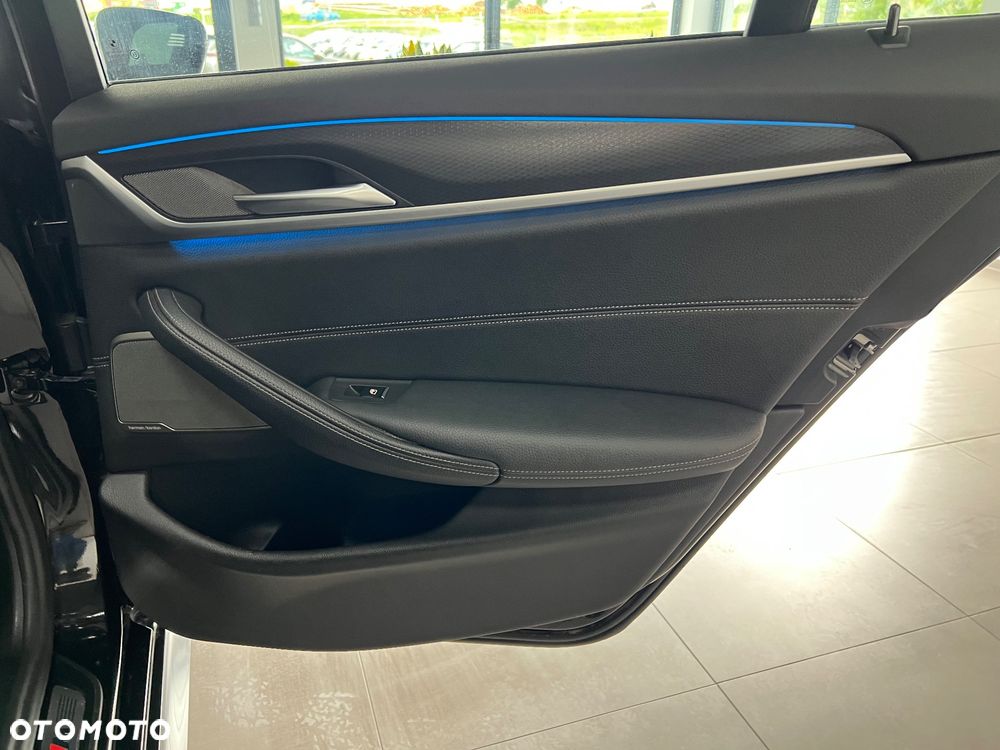 BMW Seria 5 520e M Sport sport - 35