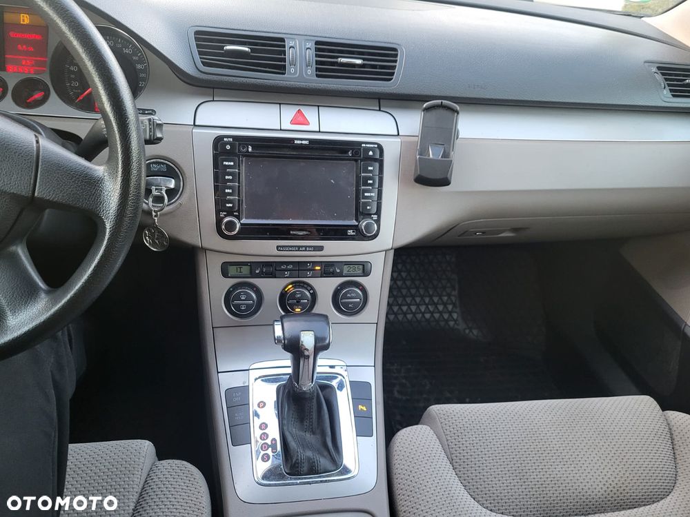 Volkswagen Passat 2.0 TDI Comfortline DSG - 9