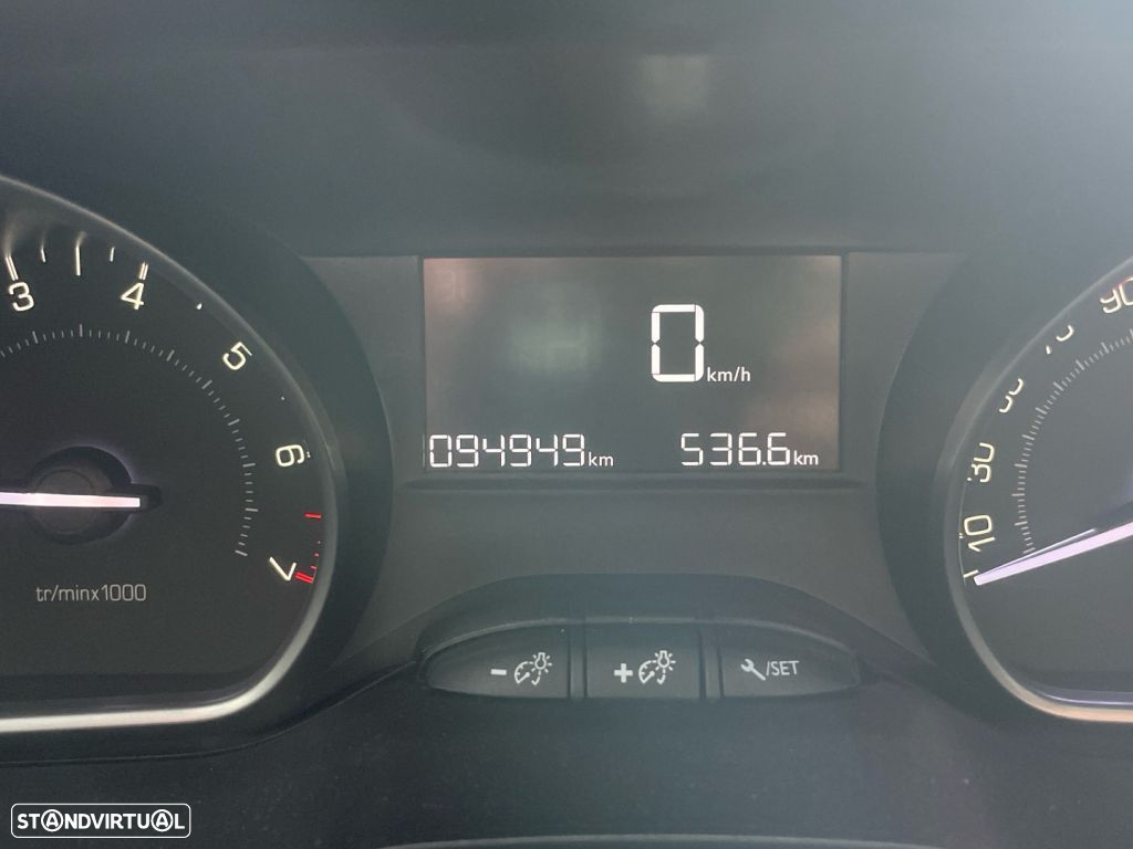 Peugeot 2008 1.2 PureTech Style - 3