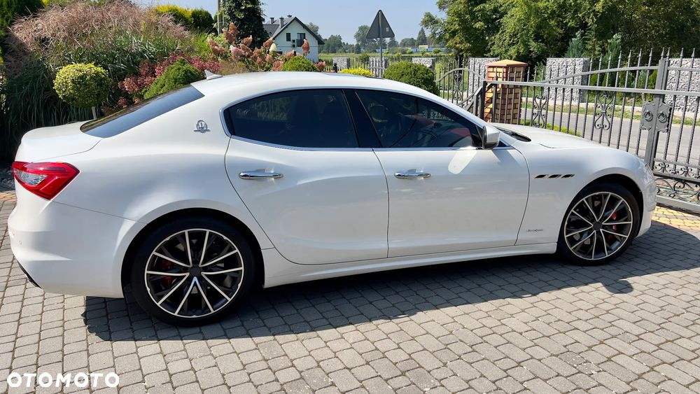 Maserati Ghibli S GranSport - 10