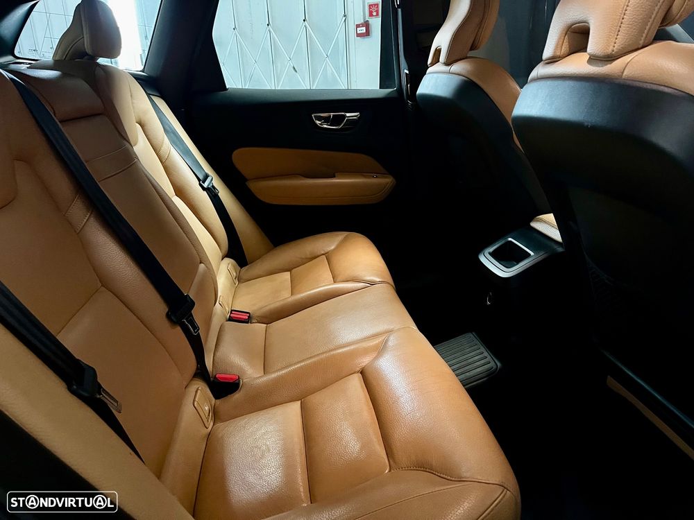 Volvo XC 60 2.0 T8 PHEV Momentum Plus AWD - 10