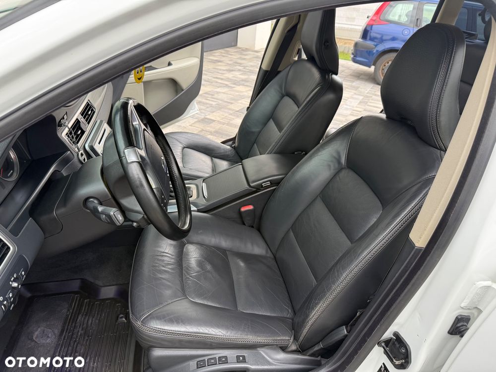 Volvo XC 70 D5 AWD Momentum - 5