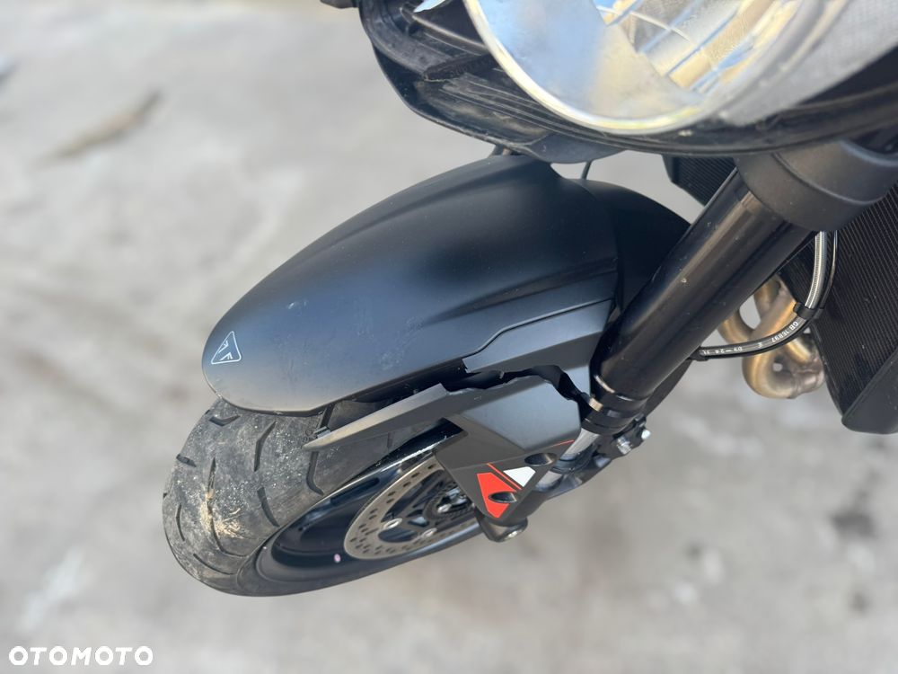 Triumph Street Triple - 13