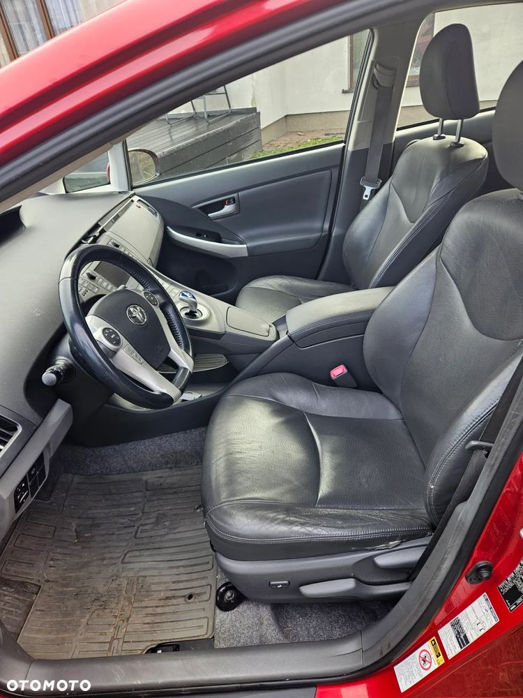 Toyota Prius (Hybrid) Executive - 8