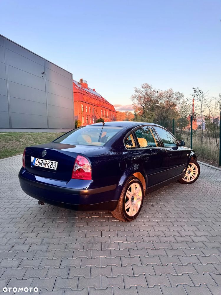 Volkswagen Passat - 4