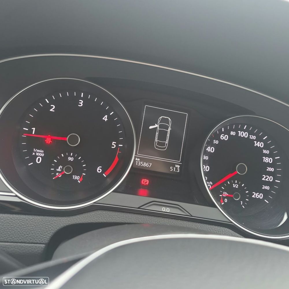 VW Passat 2.0 TDI Confortline - 23