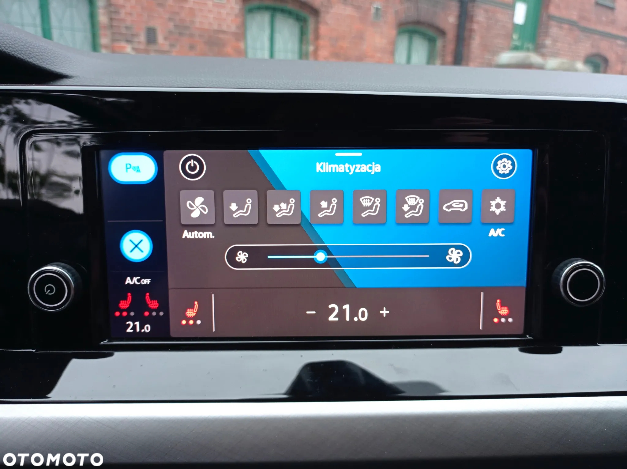 Volkswagen Golf - 22