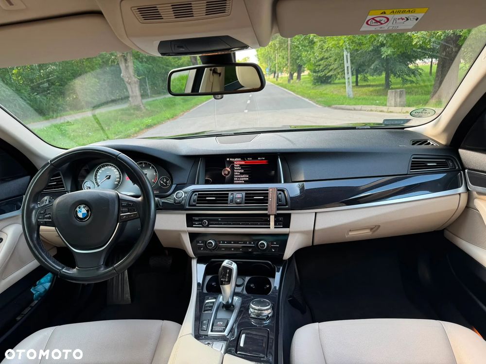 BMW Seria 5 520d xDrive - 12
