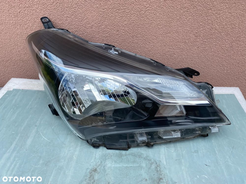 lampa yaris III lift prawa eu cała - 2