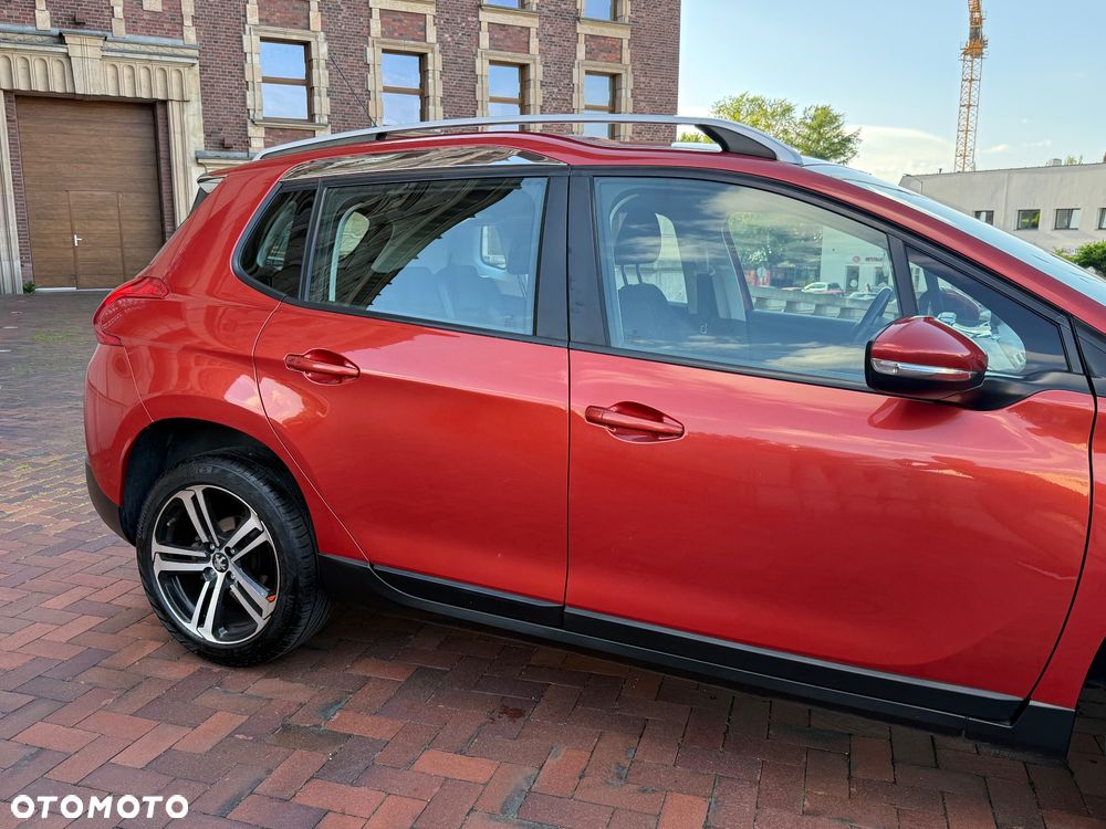 Peugeot 2008 1.2 Pure Tech Style S&S - 23