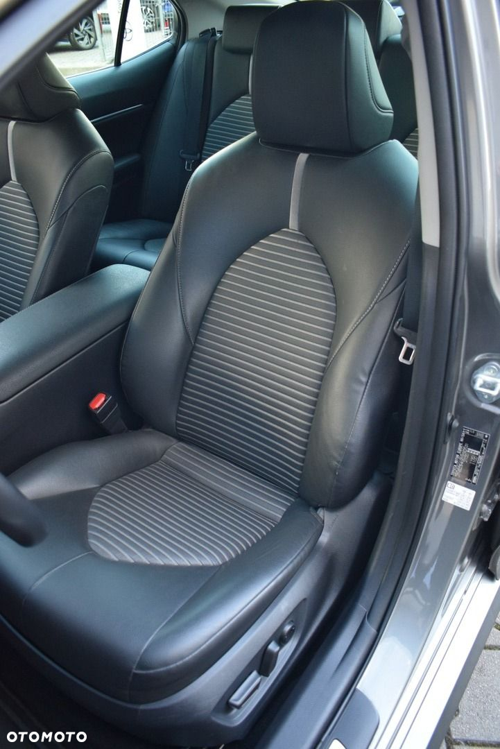 Toyota Camry - 12