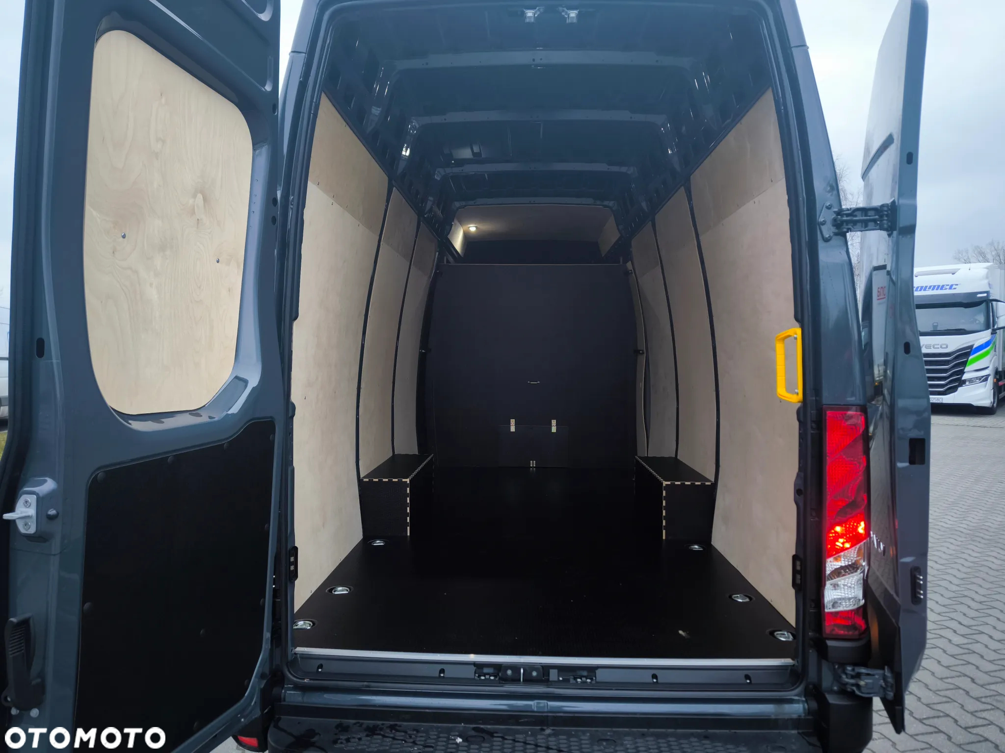 Iveco Daily FURGON L4H3 brygadowy 7 miejsowy - 13