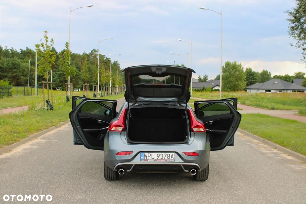 Volvo V40 D3 Drive-E R-Design Momentum - 11