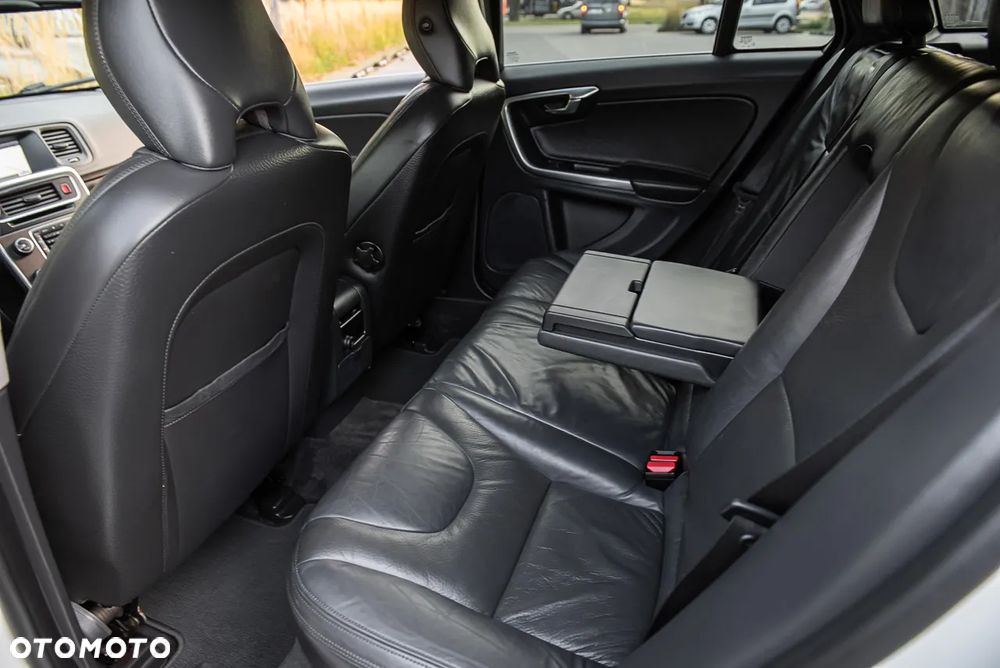 Volvo V60 D3 Geartronic Summum - 24