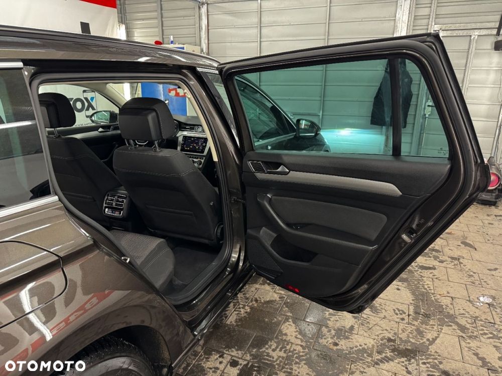 Volkswagen Passat - 37