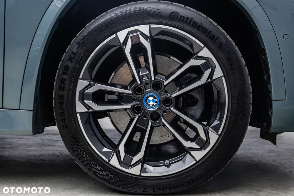 BMW iX1 xDrive30 66.5kWh M Sport - 12
