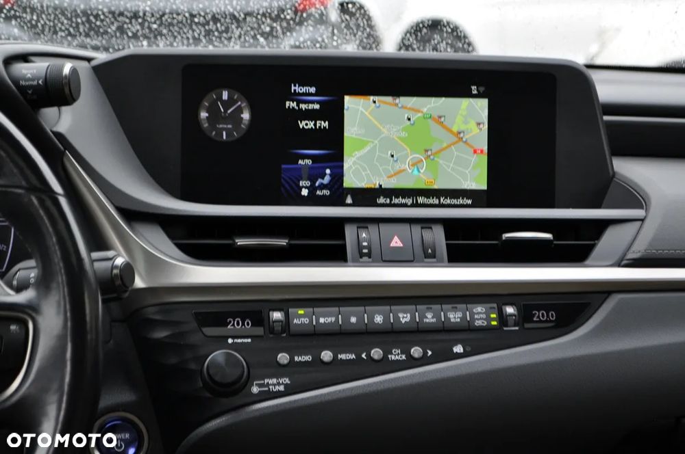 Lexus ES 300h Business Edition + - 25