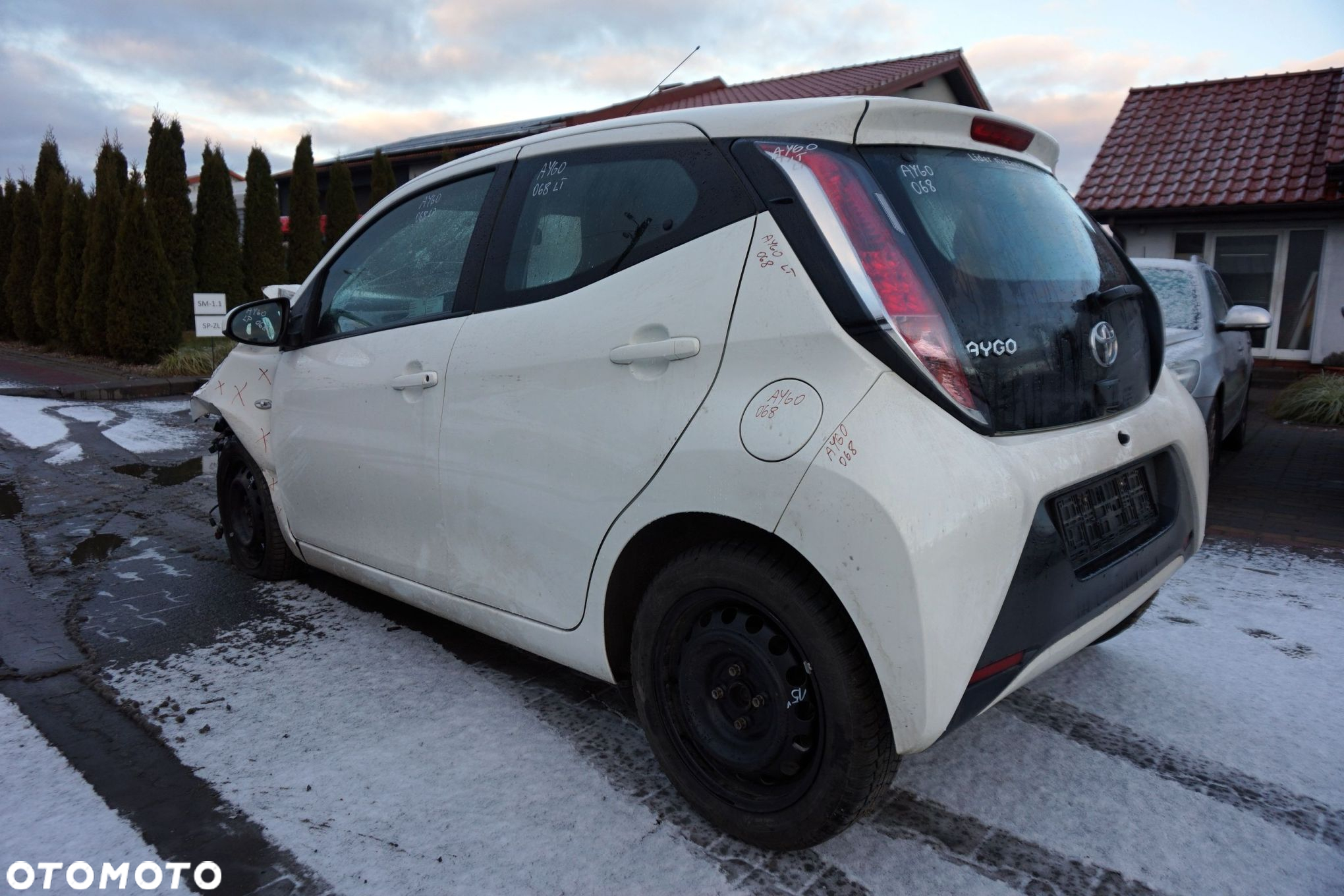 TOYOTA AYGO II 5D HB 2017 068 1.0 12V 1KR-FE 69KM C551 BIAŁY na części - 3