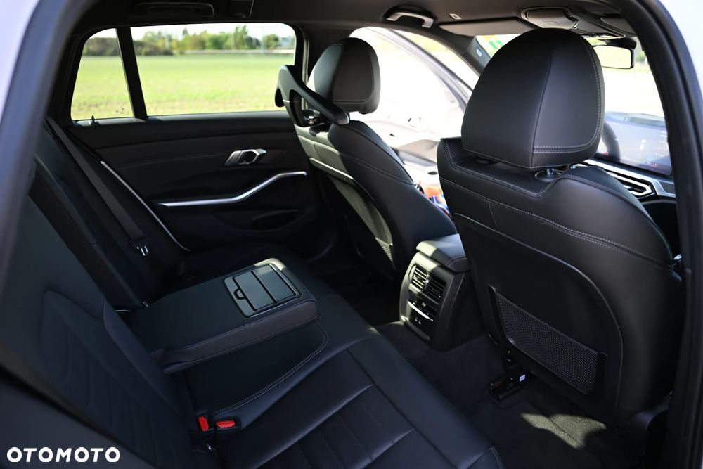 BMW Seria 3 320i M Sport - 12