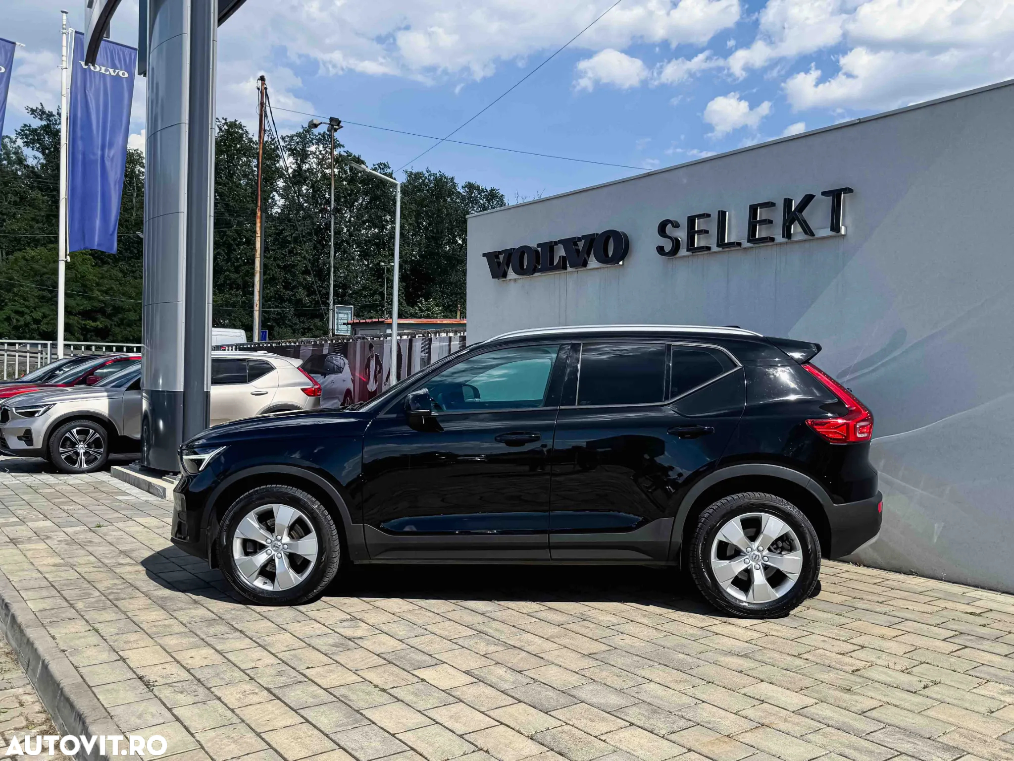 Volvo XC 40 B4 AT8 AWD Mild Hybrid Momentum Pro - 3