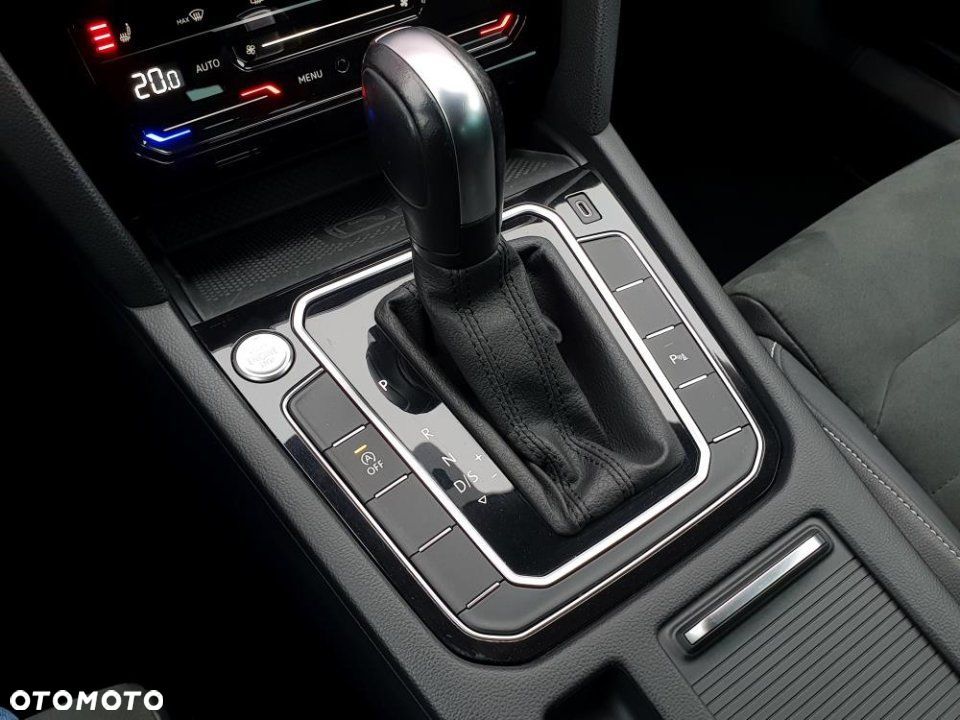 Volkswagen Passat - 29