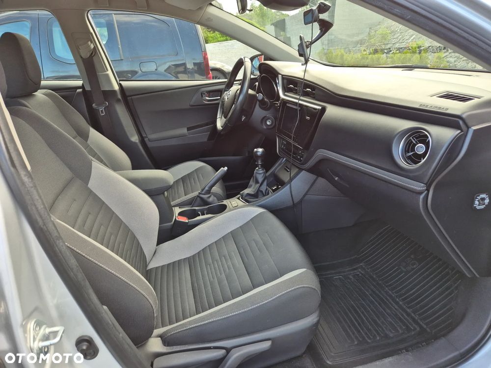 Toyota Auris 1.6 Premium - 9
