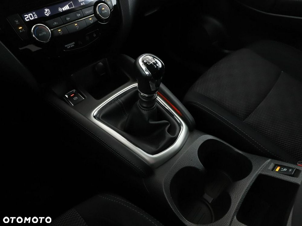 Nissan Qashqai 1.6 DIG-T N-Connecta - 29