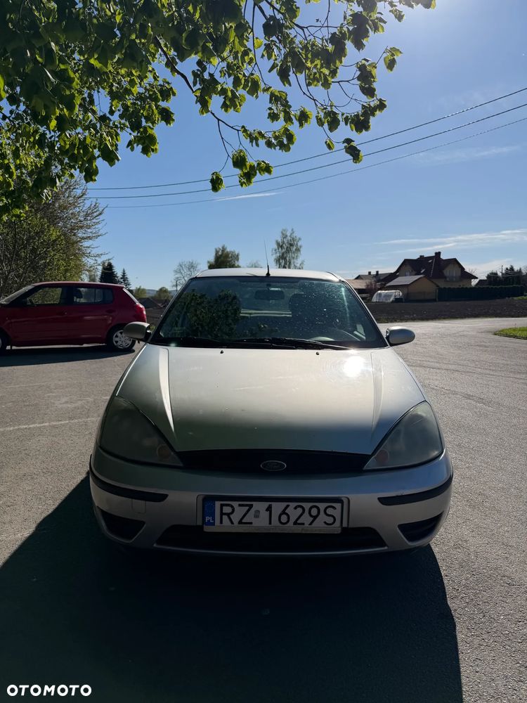Ford Focus 1.6 Ambiente - 2