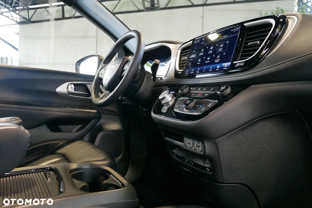 Chrysler Pacifica - 28