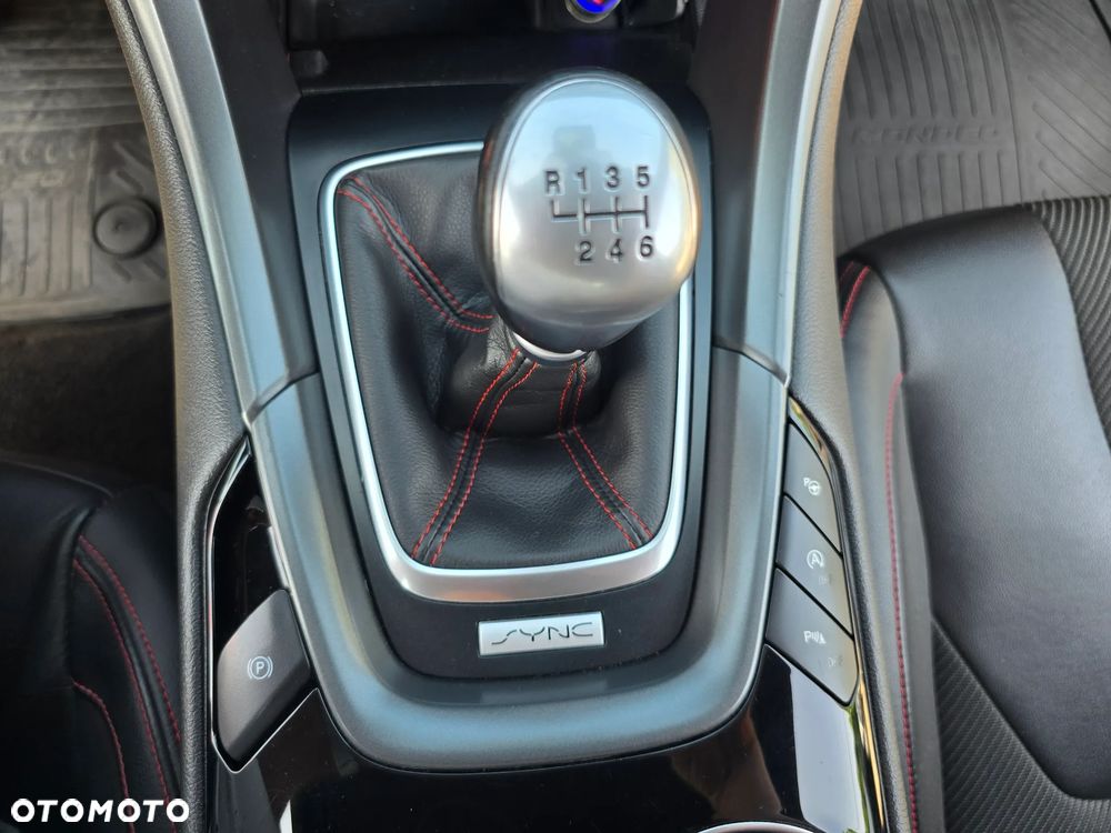 Ford Mondeo - 32