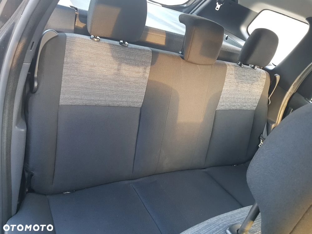 Dacia Duster 1.6 - 13