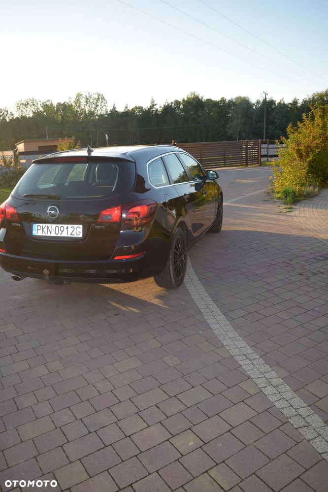 Opel Astra 2011 photo 4