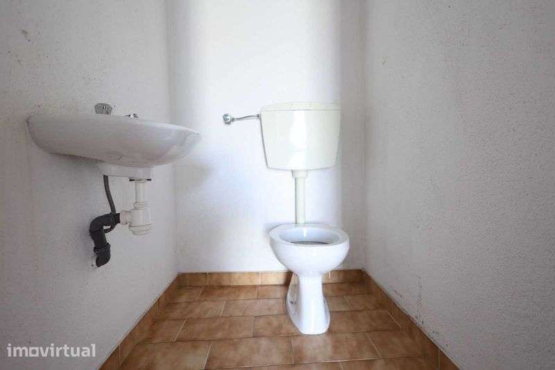 Garagem no Sobralinho com WC junto à EN 10 - Grande imagem: 2/5