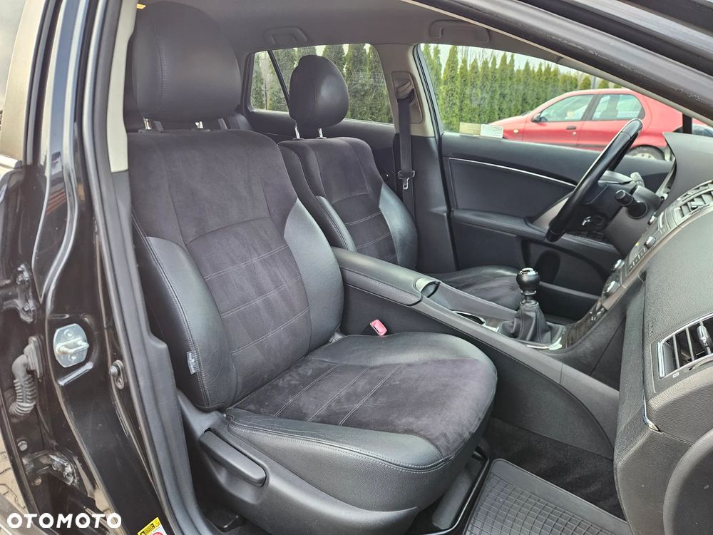Toyota Avensis 1.8 Premium - 8