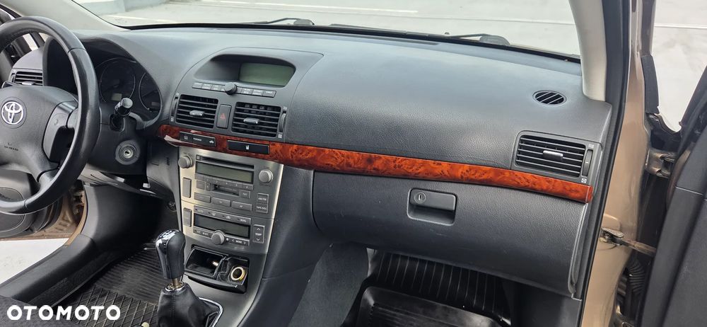 Toyota Avensis - 10