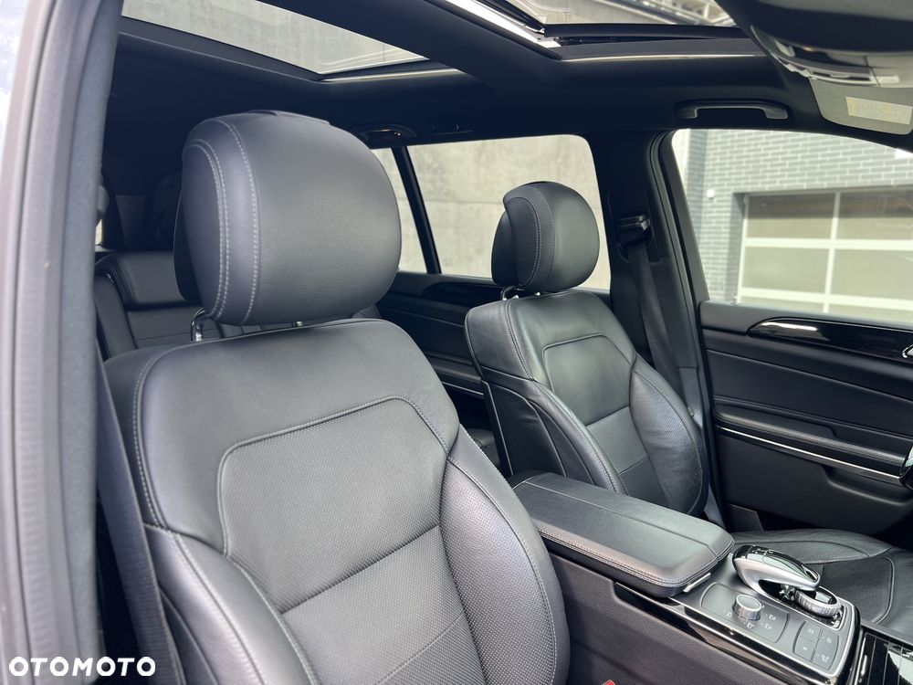 Mercedes-Benz GLS - 22