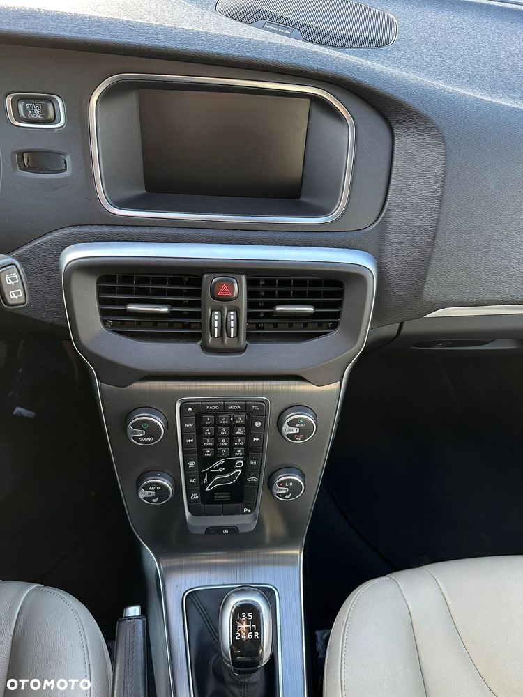 Volvo V40 D2 Momentum - 34